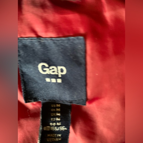 ❤️❤️GAP Red & Black Checkered Plaid Slimming Puffer Vest Size Medium❤️❤️ - Picture 9 of 10